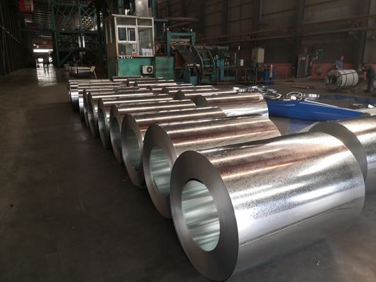 Fornecimento de bobina de aço galvanizado ligeiramente oleado DX51D SGCC SS400 Q235 Q345 0,12-4 mm espessa, mergulhada a quente com tolerância de ± 1%