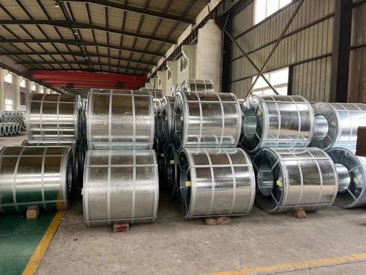 Fornecimento de bobina de aço galvanizado ligeiramente oleado DX51D SGCC SS400 Q235 Q345 0,12-4 mm espessa, mergulhada a quente com tolerância de ± 1%
