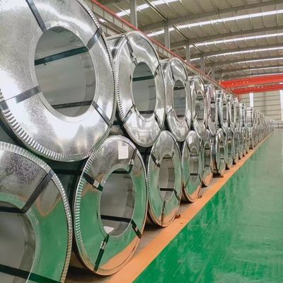 Fornecimento de bobina de aço galvanizado ligeiramente oleado DX51D SGCC SS400 Q235 Q345 0,12-4 mm espessa, mergulhada a quente com tolerância de ± 1%