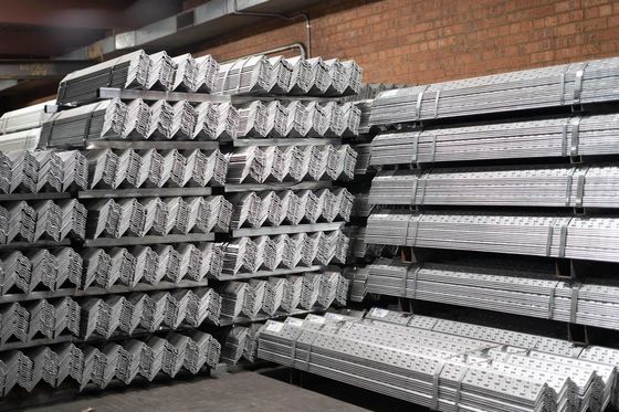 Barras de ângulo equilátero de secção de aço de ângulo variado Tamanhos de vigas 40x5mm 6m 12m ASTM A36 Q235 GB 20x4mm laminado a quente