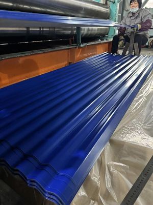 Painéis de telhado revestidos por cores PPGI com profundidade de corrugado de 15 mm a 18 mm e tratamento de óleo em ASTM Z30 0,1-1,0 mm