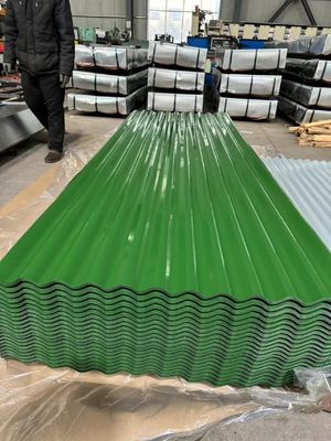 Painéis de telhado revestidos por cores PPGI com profundidade de corrugado de 15 mm a 18 mm e tratamento de óleo em ASTM Z30 0,1-1,0 mm
