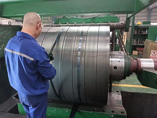 Venda direta de bobinas de aço carbono laminadas a quente com largura personalizável e certificado JIS