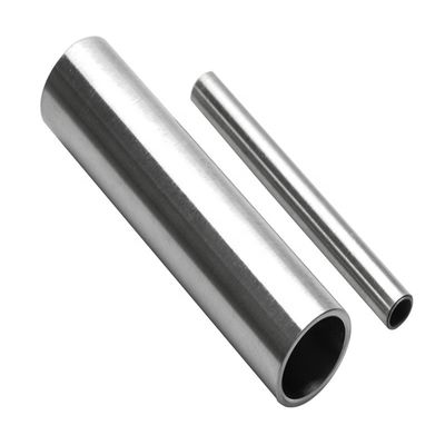 Tubo quadrado soldado de aço inoxidável padrão JIS perfeitamente adequado para aplicações da indústria do petróleo