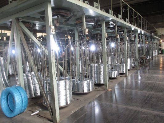 Fios de ligação galvanizados resistentes à corrosão de 2,5 mm x 100 m rolos para construção Q195 Q235 Zinco galvanizado não ligado