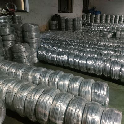 Arame de aço inoxidável galvanizado a quente de 1,2 mm a 2,0 mm Opções para tolerância externa à prova de ferrugem ± 1% Q195 Q235 revestido de zinco