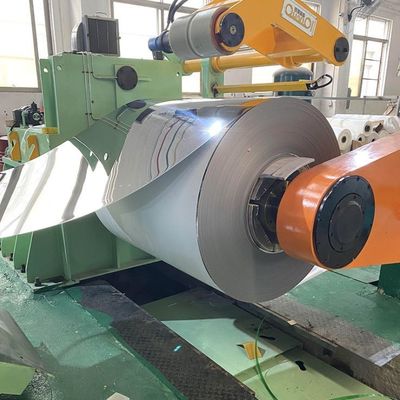 A principal escolha dos fabricantes de edifícios é a bobina de aço inoxidável com espessuras de 0,3 mm a 3 mm e resistência à corrosão