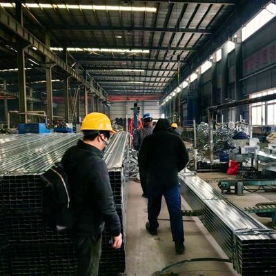 Tubos de aço galvanizados quadrados de 3x3 polegadas submersos a quente 0,5 mm revestimento de zinco proteção aprimorada para estrutura de construção